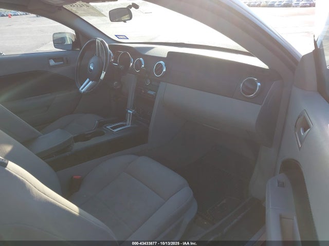 43433877 :رقم المزاد ، 1ZVHT80N285209336 vin ، 2008 Ford Mustang V6 Deluxe/v6 Premium مزاد بيع