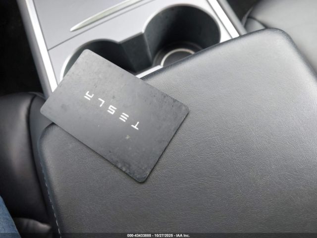 2021 TESLA MODEL Y 5YJYGDEE5MF184739 Photo 10