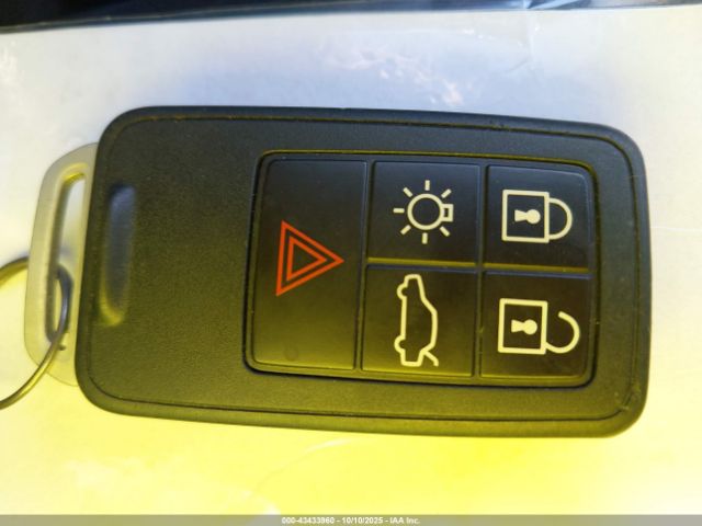 2017 VOLVO XC60 YV440MRR7H2110700 Photo 10