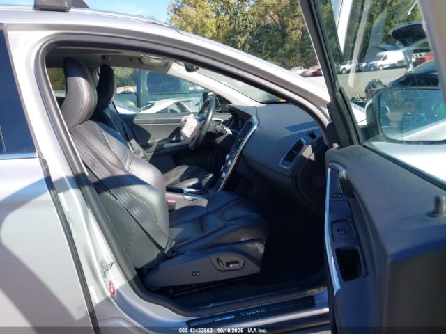 2017 VOLVO XC60 YV440MRR7H2110700 Photo 4
