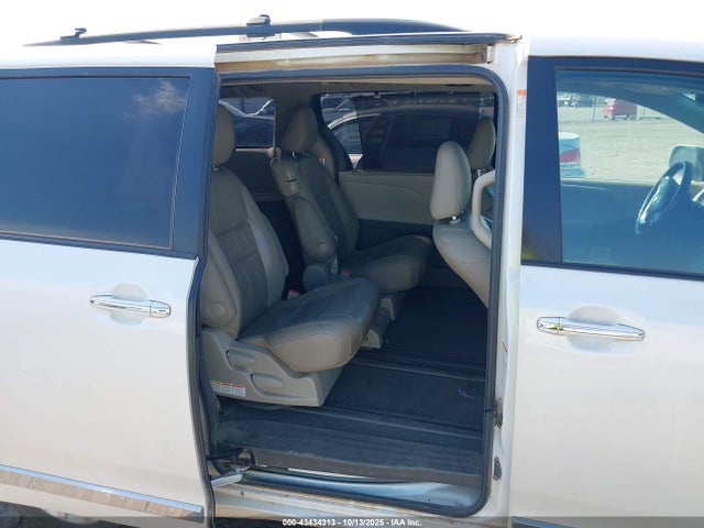 Продажа на аукционе авто 2016 Toyota Sienna Xle Premium 8 Passenger, vin: 5TDYK3DC7GS718137, номер лота: 43434313
