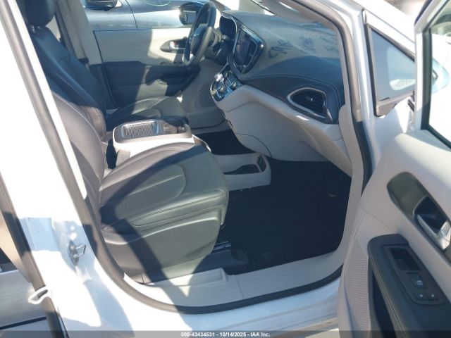 2024 CHRYSLER PACIFICA HYBRID 2C4RC1S73RR158155 Photo 4