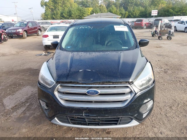Продажа на аукционе авто 2017 Ford Escape Se, vin: 1FMCU0GD0HUF04655, номер лота: 43434951