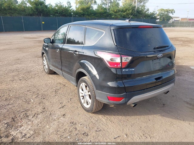 Продажа на аукционе авто 2017 Ford Escape Se, vin: 1FMCU0GD0HUF04655, номер лота: 43434951