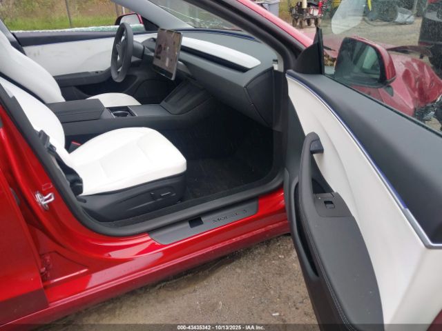 2025 TESLA MODEL 3 5YJ3E1EA9SF067898 Photo 4