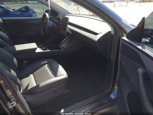 2026 TESLA MODEL Y 7SAYGDED9TA440323 Photo 4