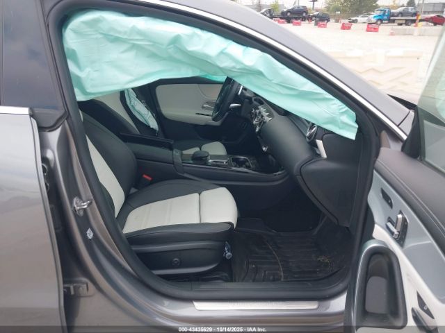 2022 MERCEDES-BENZ CLA 250 COUPE W1K5J4HB3NN322969 Photo 4