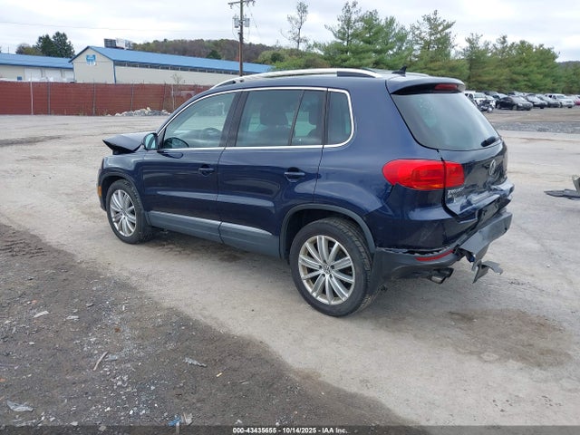 2016 VOLKSWAGEN TIGUAN WVGBV7AXXGW574235 Photo 2