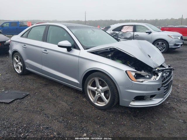 2015 AUDI A3 WAUBFGFF3F1069938 Photo 0