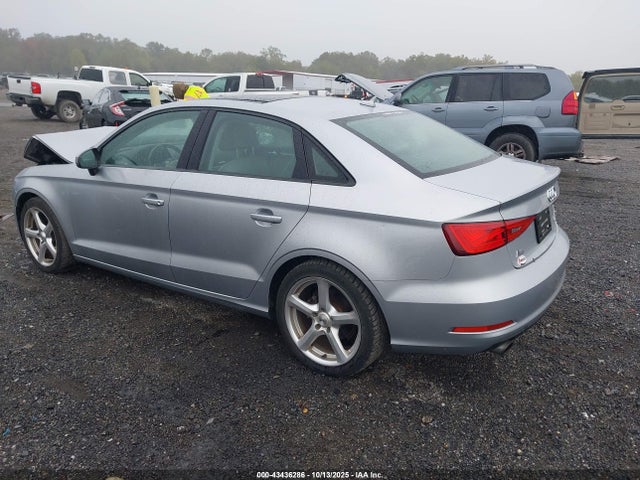 2015 AUDI A3 WAUBFGFF3F1069938 Photo 2