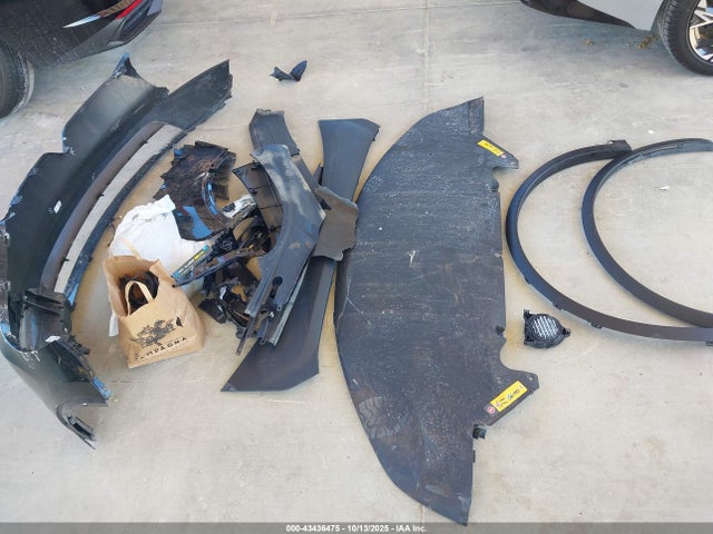 Tesla Model X Plaid 2025 7SAXCBE60SF462340 Image 12