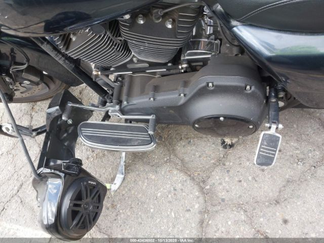 2010 HARLEY-DAVIDSON FLHX 1HD1KB431AB632394 Photo 8