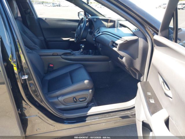 2019 LEXUS UX 200 JTHY3JBH5K2019846 Photo 4