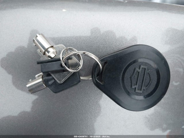 2016 HARLEY-DAVIDSON FLHTCUTG 1HD1MAL16GB857763 Photo 10