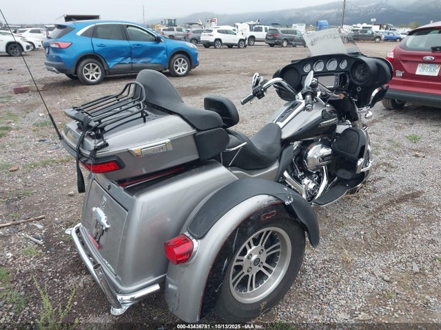 2016 HARLEY-DAVIDSON FLHTCUTG 1HD1MAL16GB857763 Photo 3