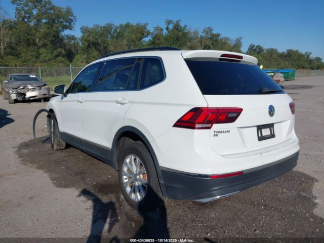 2018 VOLKSWAGEN TIGUAN 3VV3B7AX7JM149615 Photo 2