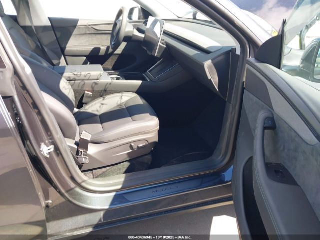 2026 TESLA MODEL Y 7SAYGDEEXTA446933 Photo 4