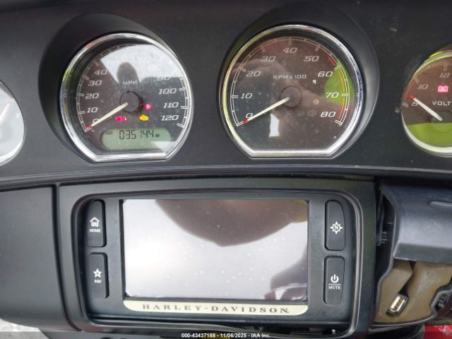 2018 HARLEY-DAVIDSON FLHTCUTG 1HD1MAD15JB857369 Photo 6