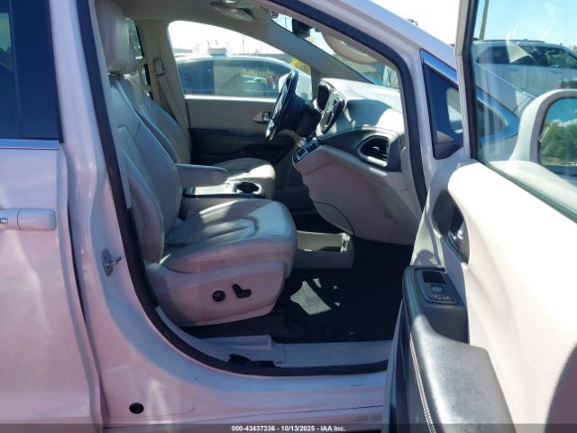 2021 CHRYSLER PACIFICA HYBRID 2C4RC1L76MR596661 Photo 4