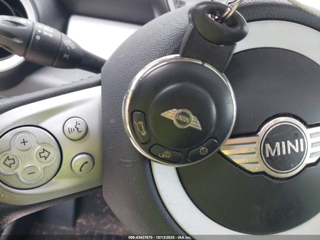 2010 MINI COOPER WMWMF3C57ATZ24134 Photo 10