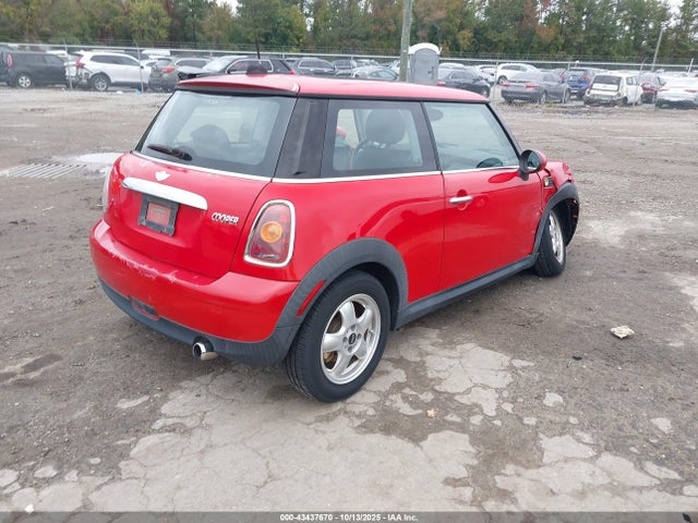 2010 MINI COOPER WMWMF3C57ATZ24134 Photo 3
