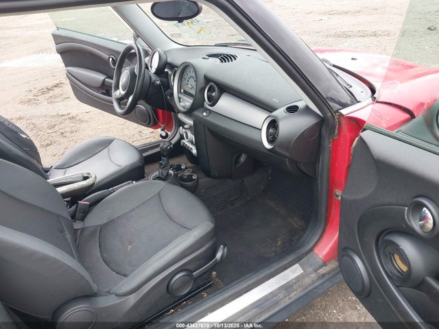 2010 MINI COOPER WMWMF3C57ATZ24134 Photo 4
