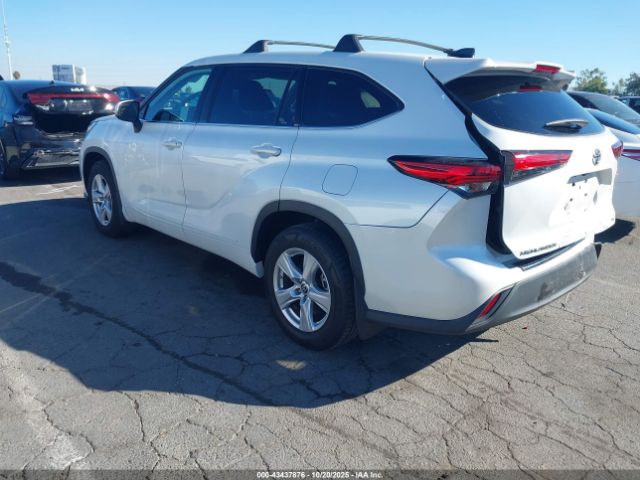 2022 TOYOTA HIGHLANDER 5TDZZRAH8NS540125 Photo 2