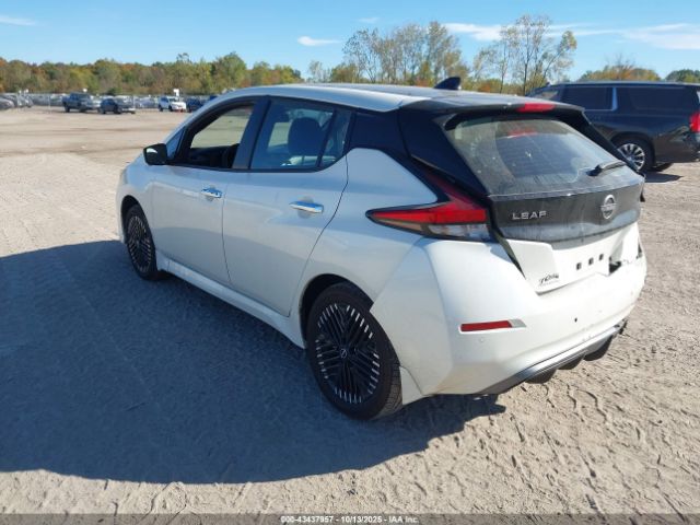 2024 NISSAN LEAF 1N4CZ1CV4RC552196 Photo 2