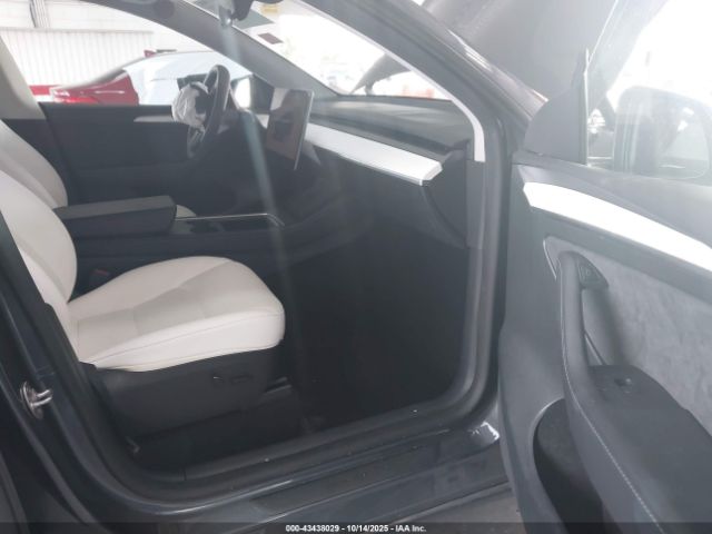 2023 TESLA MODEL Y 7SAYGDEE4PF799452 Photo 4
