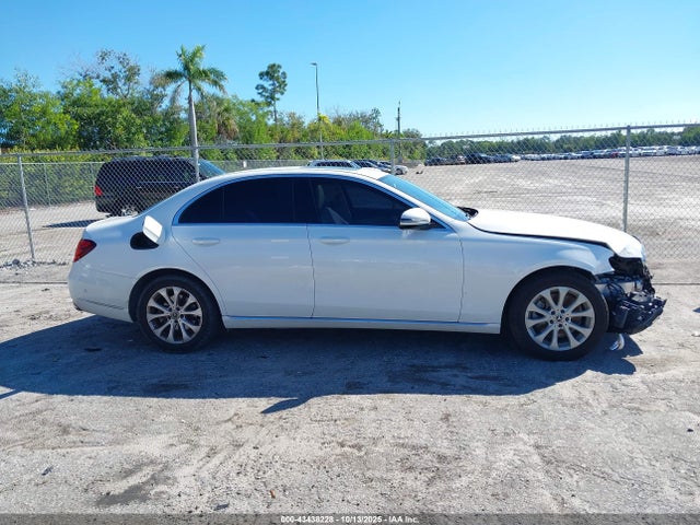 43438228 :رقم المزاد ، WDDZF4JB9JA309108 vin ، 2018 Mercedes-benz E 300 مزاد بيع