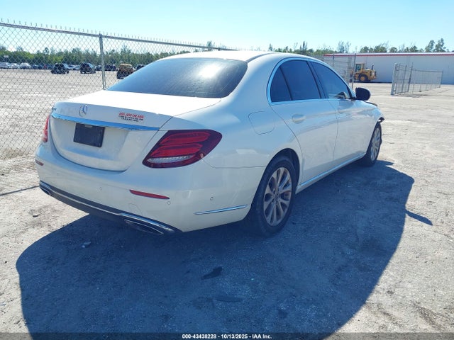 43438228 :رقم المزاد ، WDDZF4JB9JA309108 vin ، 2018 Mercedes-benz E 300 مزاد بيع