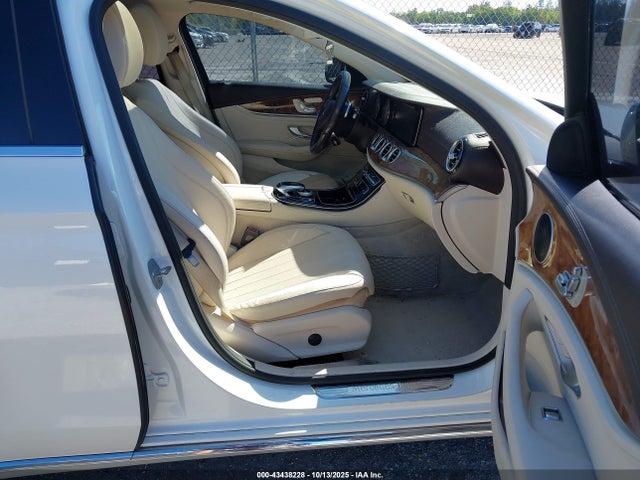 43438228 :رقم المزاد ، WDDZF4JB9JA309108 vin ، 2018 Mercedes-benz E 300 مزاد بيع