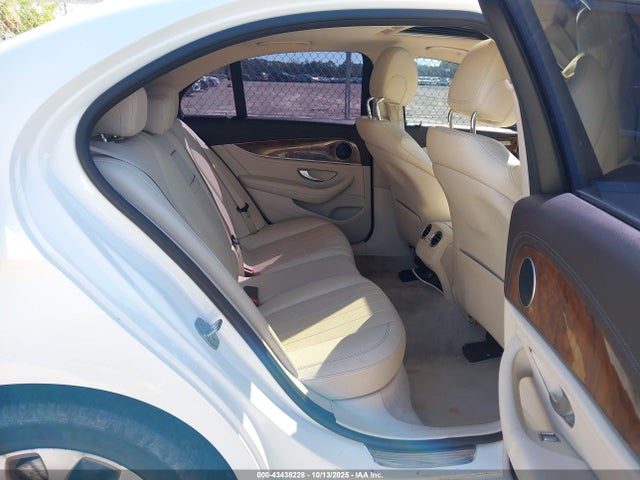 43438228 :رقم المزاد ، WDDZF4JB9JA309108 vin ، 2018 Mercedes-benz E 300 مزاد بيع