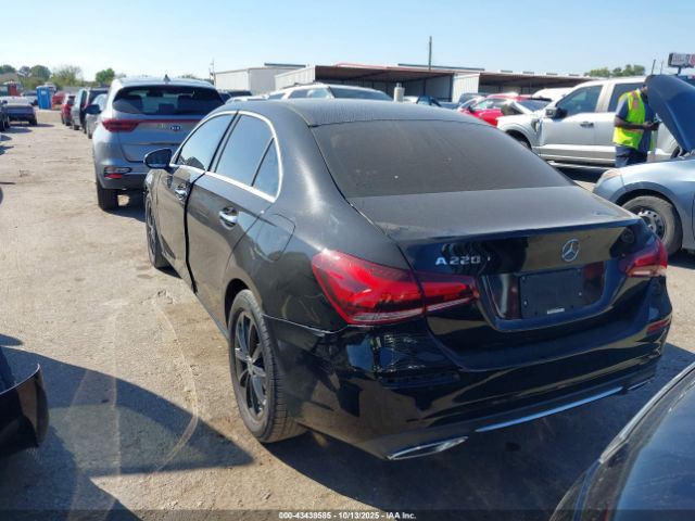 2019 MERCEDES-BENZ A 220 WDD3G4EB8KW027799 Photo 2