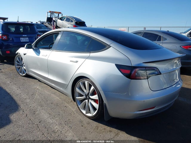 2018 TESLA MODEL 3 5YJ3E1EBXJF083468 Photo 2