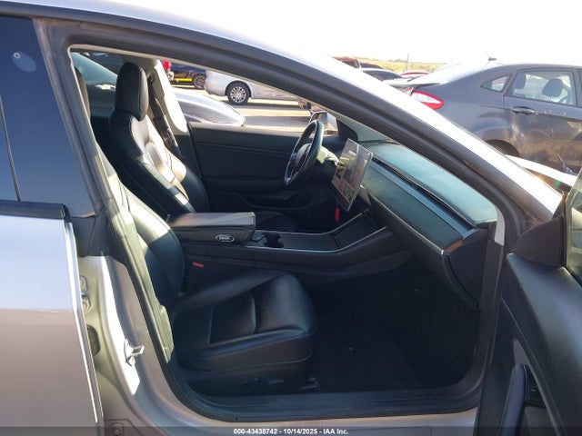 2018 TESLA MODEL 3 5YJ3E1EBXJF083468 Photo 4