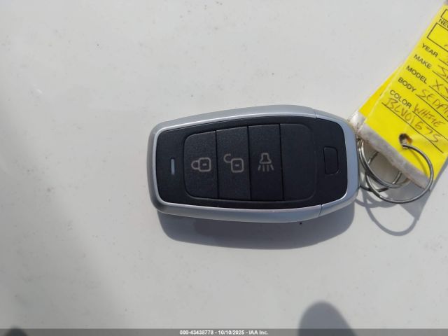 2011 JAGUAR XJ SAJWA2GB9BLV01675 Photo 10