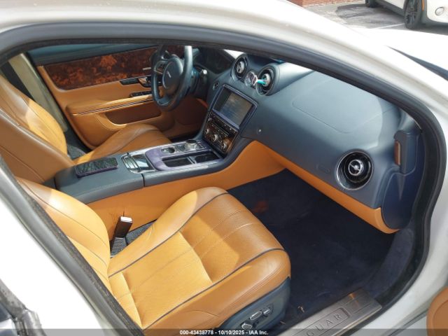 2011 JAGUAR XJ SAJWA2GB9BLV01675 Photo 4