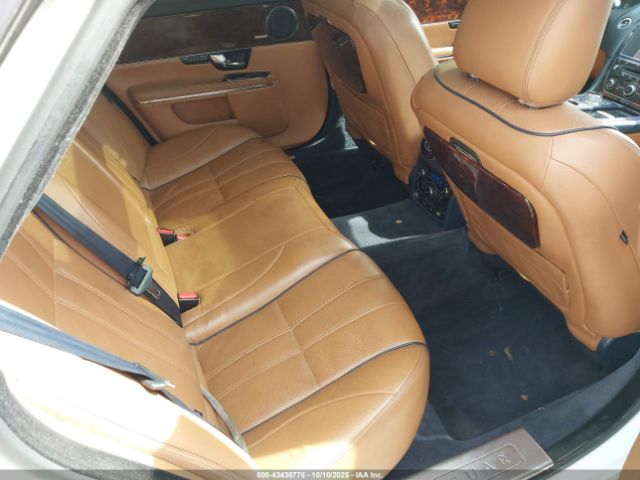 2011 JAGUAR XJ SAJWA2GB9BLV01675 Photo 7