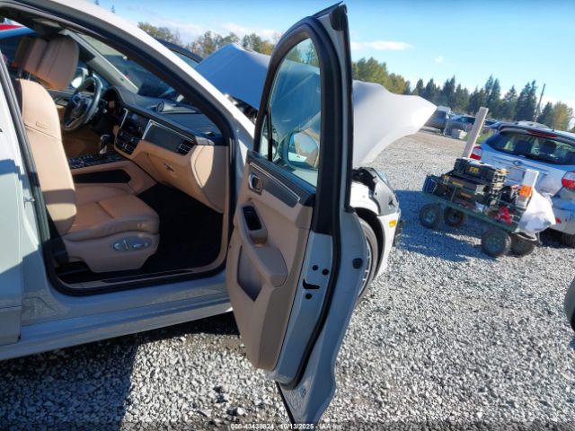 2020 PORSCHE MACAN WP1AG2A57LLB55376 Photo 4