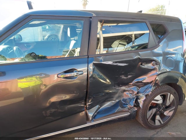 KNDJ53AU9P7194568 KIA Soul Gt-line