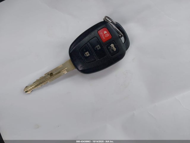 5YFBURHE5HP572331 Toyota COROLLA LE