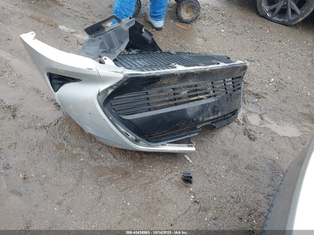 5YFBURHE5HP572331 Toyota COROLLA LE