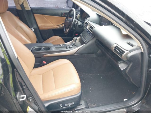 2016 LEXUS IS 200T JTHBA1D29G5011369 Photo 4