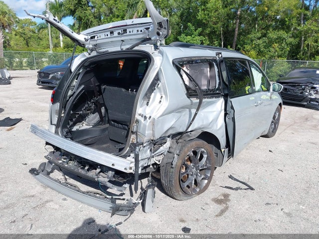 2022 CHRYSLER PACIFICA 2C4RC1GG2NR135565 Photo 3