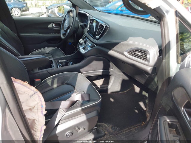 2022 CHRYSLER PACIFICA 2C4RC1GG2NR135565 Photo 4