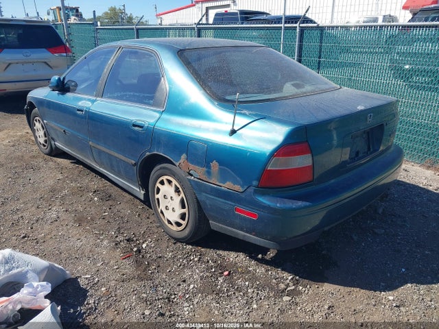 1994 HONDA ACCORD 1HGCD5546RA062022 Photo 2