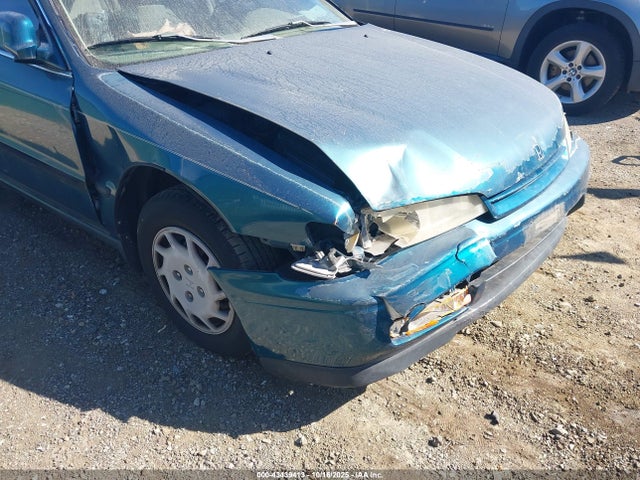 1994 HONDA ACCORD 1HGCD5546RA062022 Photo 5