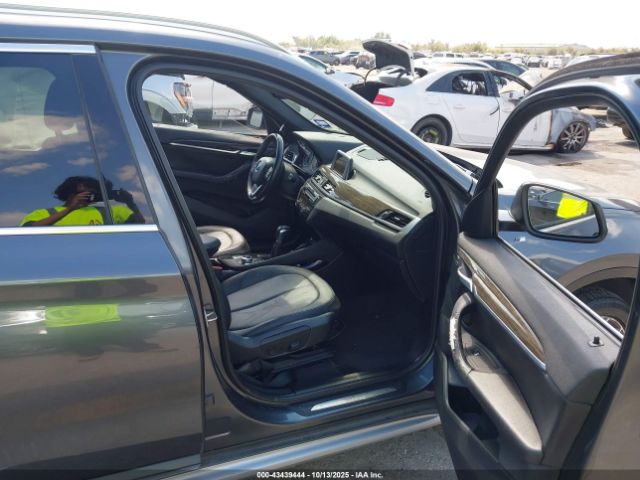 2016 BMW X1 WBXHT3C36G5E53267 Photo 4