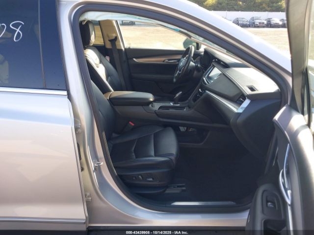 2018 CADILLAC XT5 1GYKNFRS6JZ146752 Photo 4